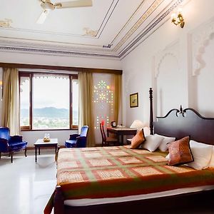Luxury Lake View Room